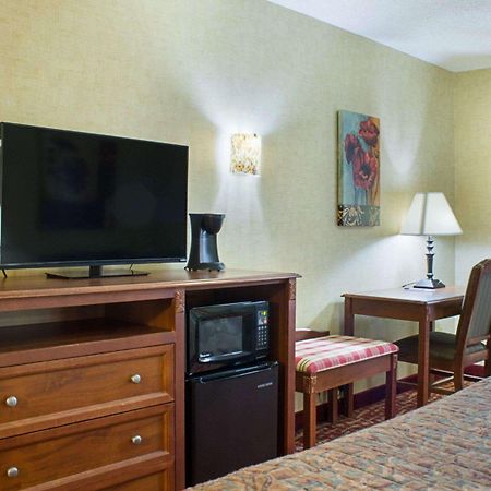 Rodeway Inn Columbia Mall Loop Grand Forks Exterior foto