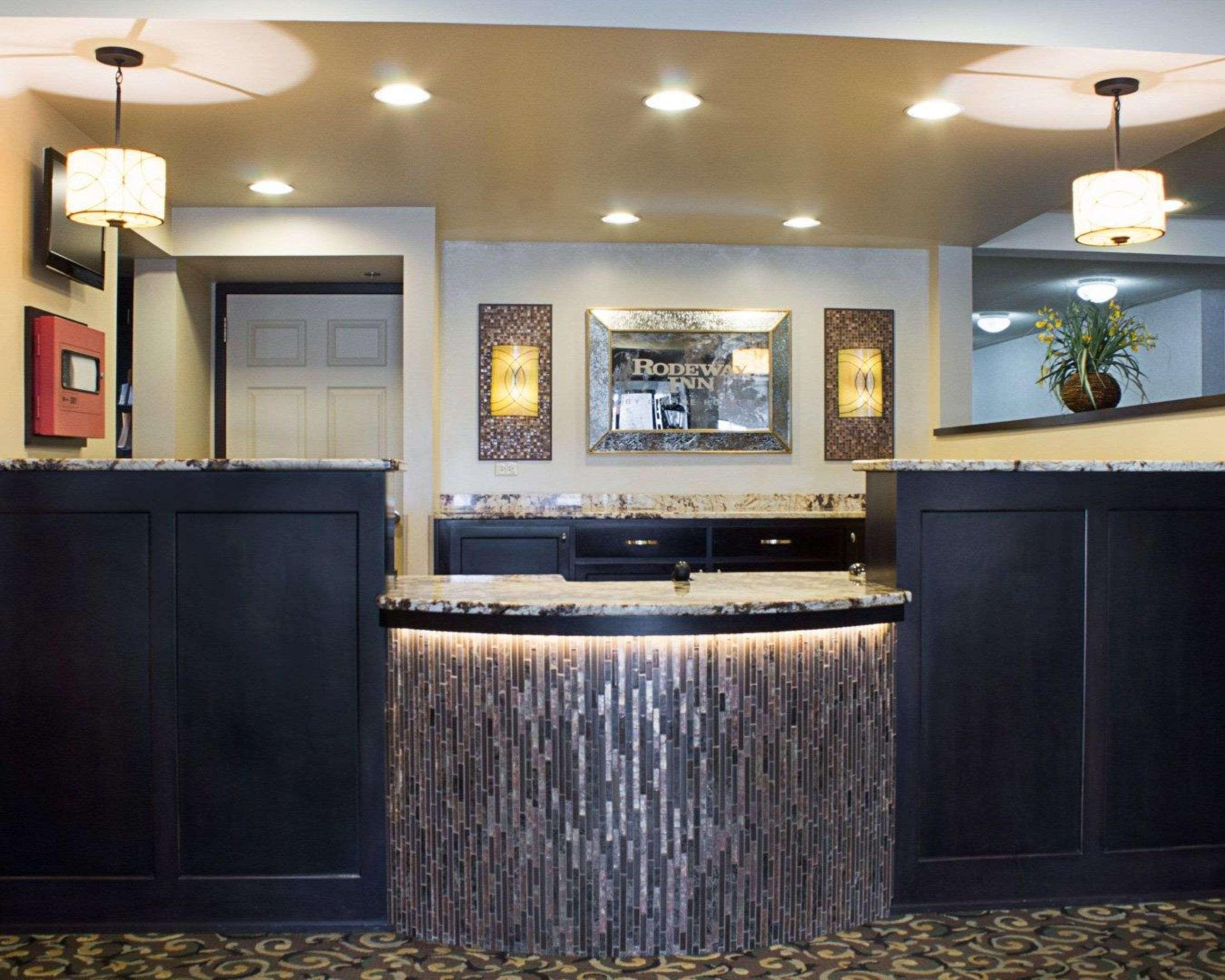 Rodeway Inn Columbia Mall Loop Grand Forks Exterior foto