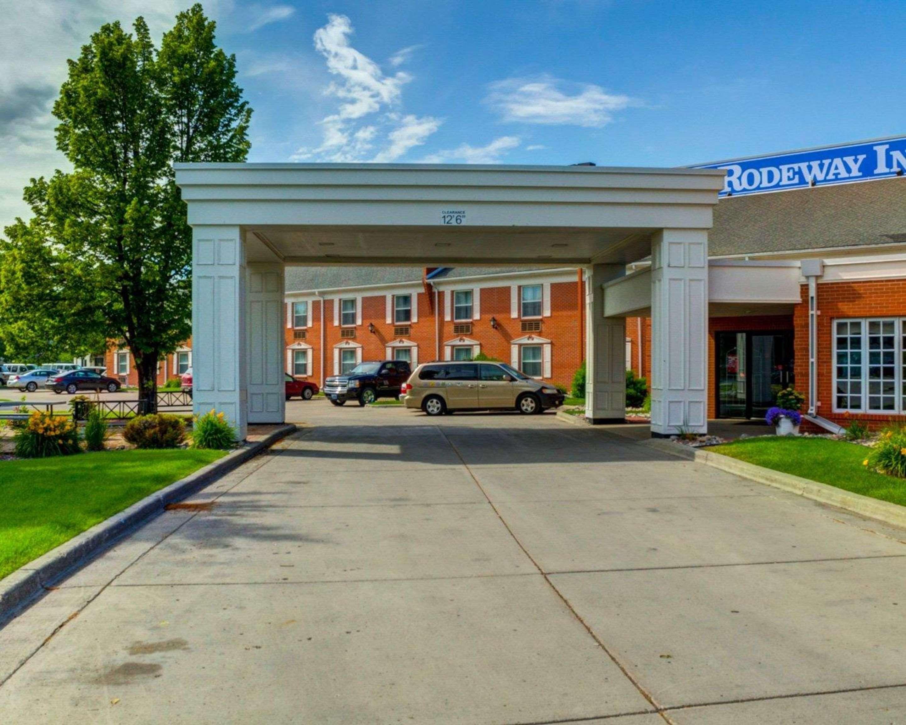 Rodeway Inn Columbia Mall Loop Grand Forks Exterior foto