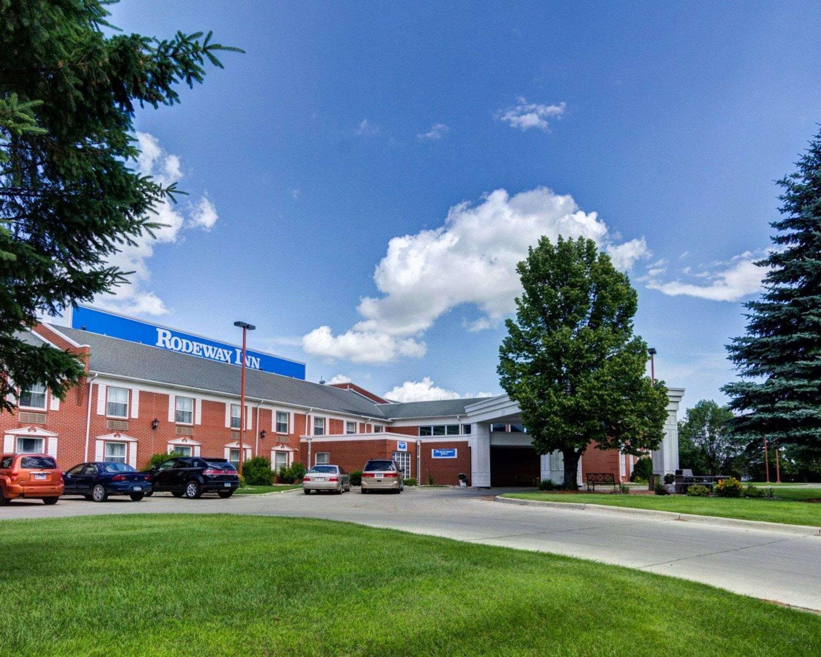 Rodeway Inn Columbia Mall Loop Grand Forks Exterior foto
