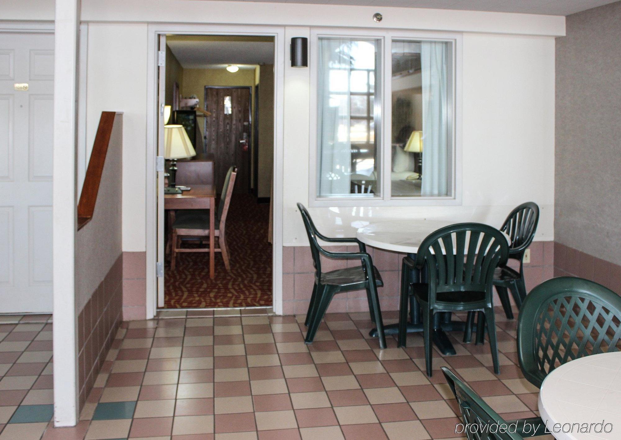 Rodeway Inn Columbia Mall Loop Grand Forks Exterior foto